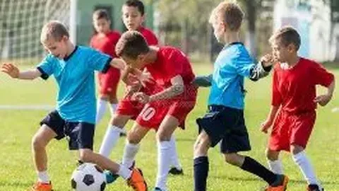 王公子万圣夜狂欢，五美女同行，提醒保镖勿阻路人拍照